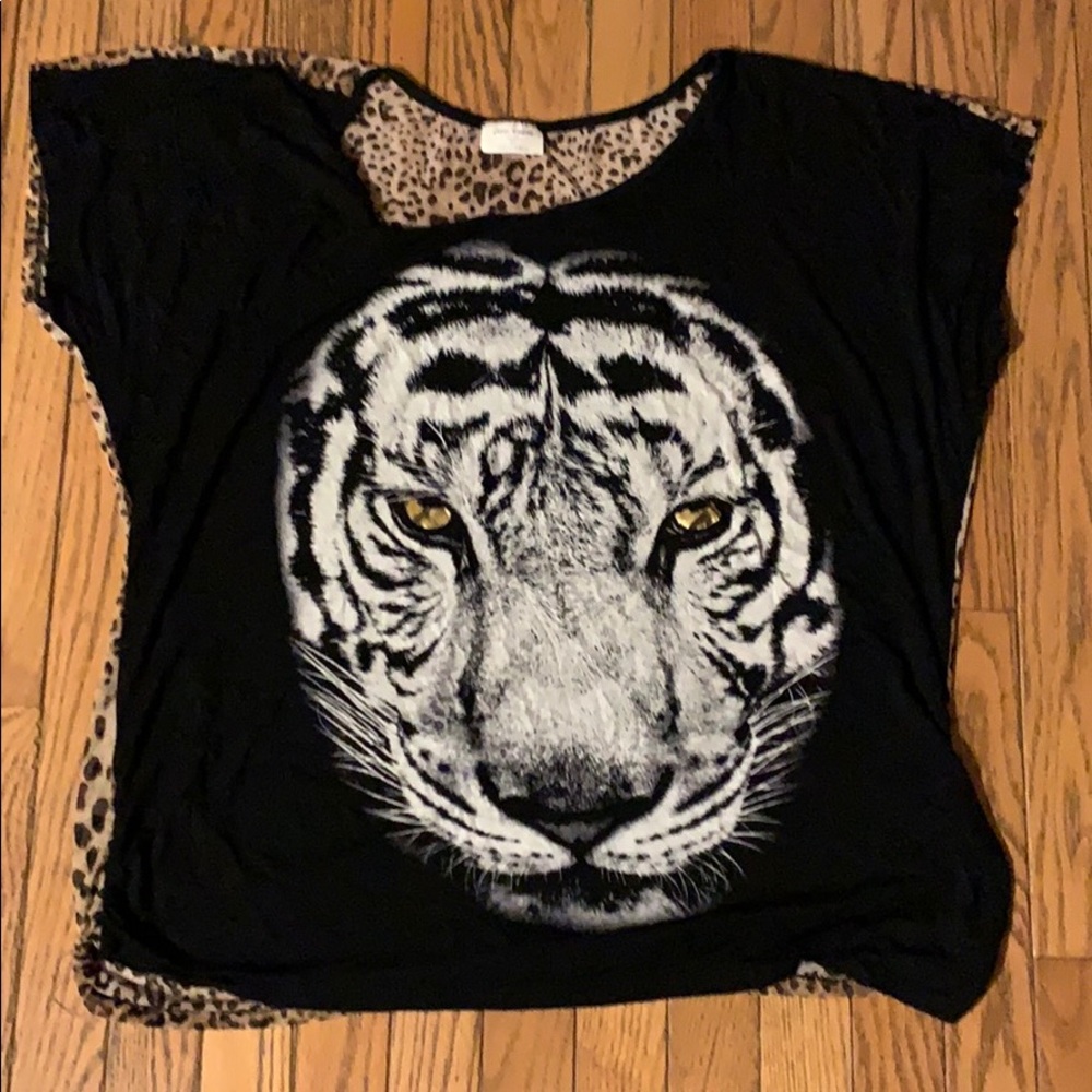 Free Kisses Brand white tiger top